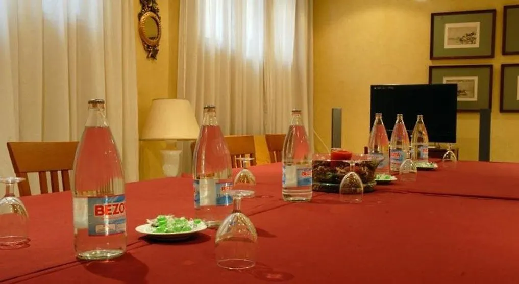 Hotel Reyes Catolicos Sevilla 3*,